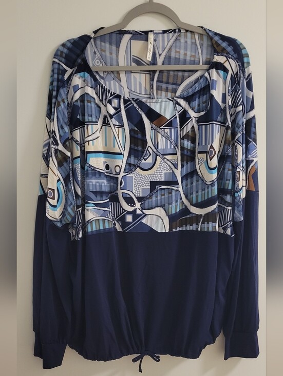 Tops - Soft Sweatshirt W. Banded Tie Bottom And Orint. 3x